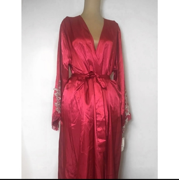 NWT Flora by Flora Nikrooz Stella Satin Red Long Night Gown & Robe Set - Picture 3 of 16